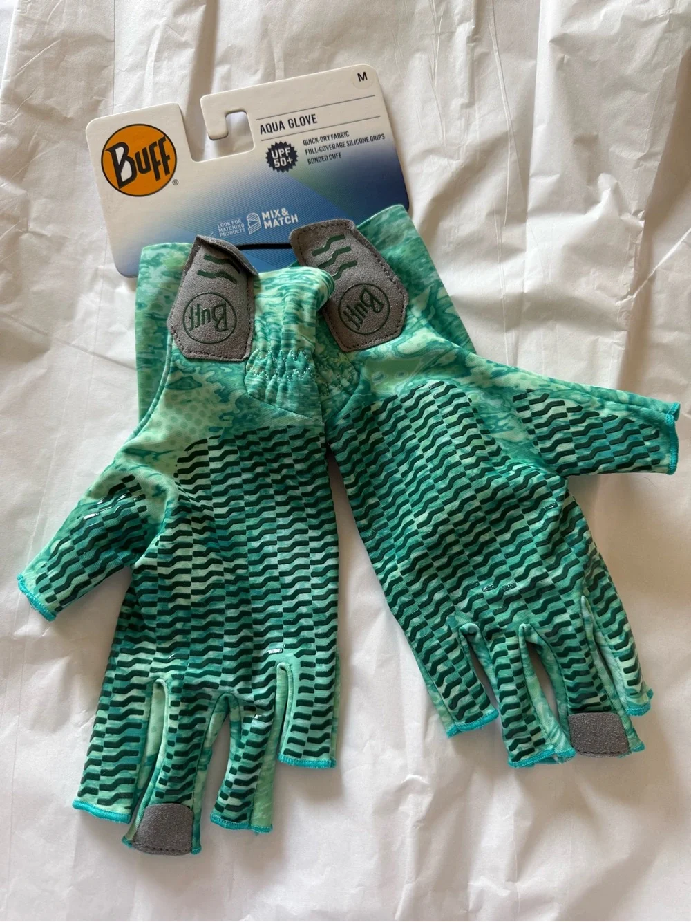 NWT Buff Aqua gloves size M